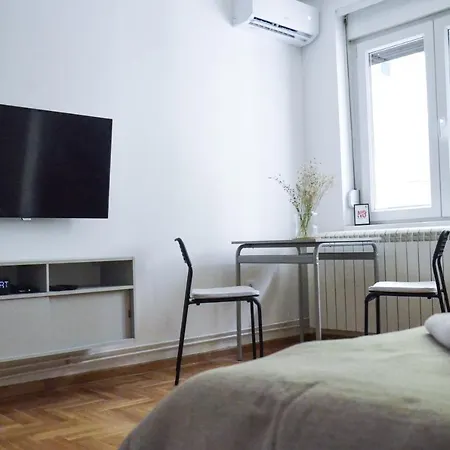 Apartman 50 *